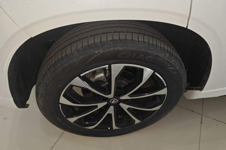 Used CHANGAN UNI-Z New Energy 2025 Model, Smart New Blue Whale 125km Battleship+ Version Right Rear Wheel Hub