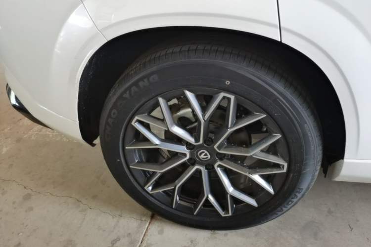 Used CHANGAN UNI-Z New Energy 2025 Model, Smart New Blue Whale 125km Battleship+ Version Right Rear Wheel Hub