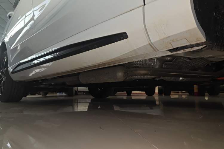 Used CHANGAN UNI-Z New Energy 2025 Model, Smart New Blue Whale 125km Battleship+ Version Right Side Sill
