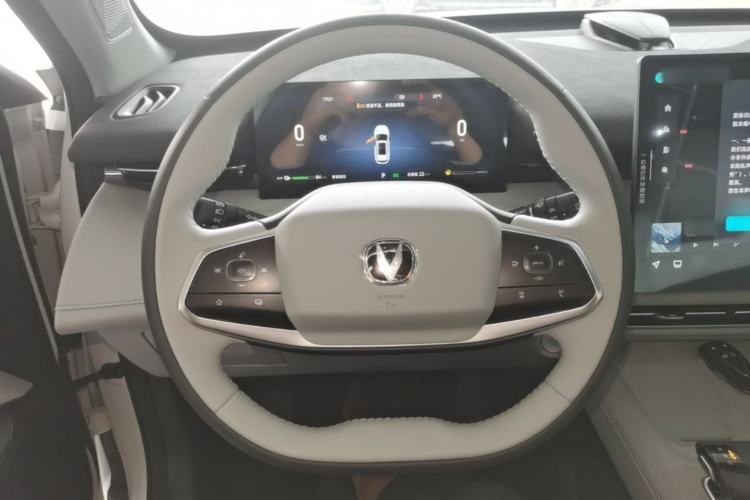 Used CHANGAN UNI-Z New Energy 2025 Model, Smart New Blue Whale 125km Battleship+ Version Steering Wheel