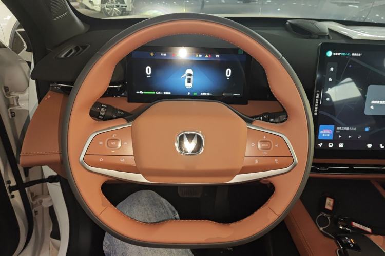 Used CHANGAN UNI-Z New Energy 2025 Model, Smart New Blue Whale 125km Battleship+ Version Steering Wheel