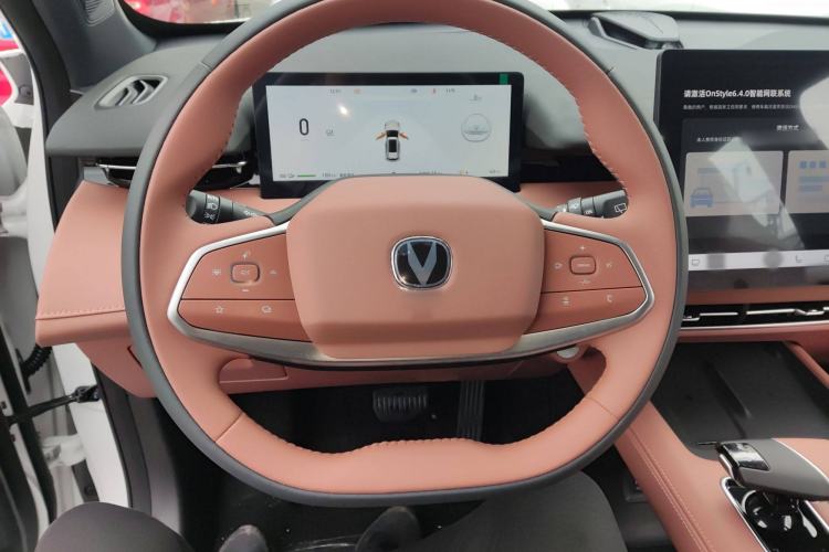 Used CHANGAN UNI-Z New Energy 2025 Model, Smart New Blue Whale 125km Battleship+ Version Steering Wheel