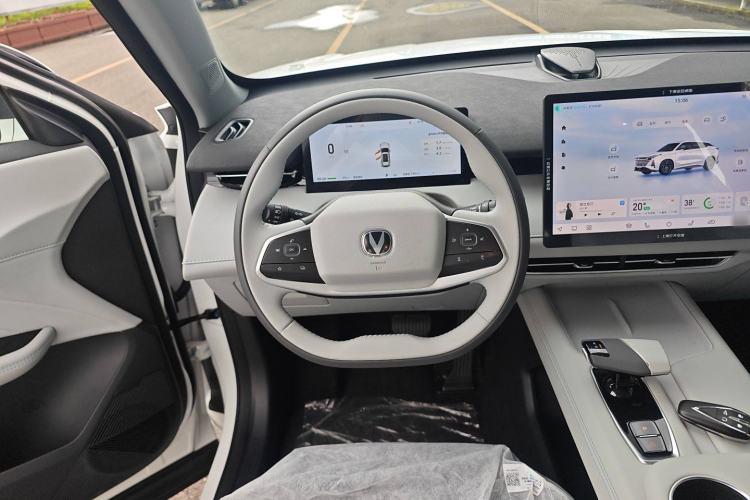 Used CHANGAN UNI-Z New Energy 2025 Smart New Blue Whale 125km Battleship Edition Steering Wheel