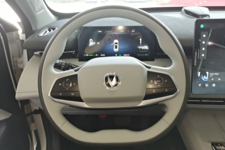 Used CHANGAN UNI-Z New Energy 2025 Model, Smart New Blue Whale 125km Battleship+ Version Steering Wheel