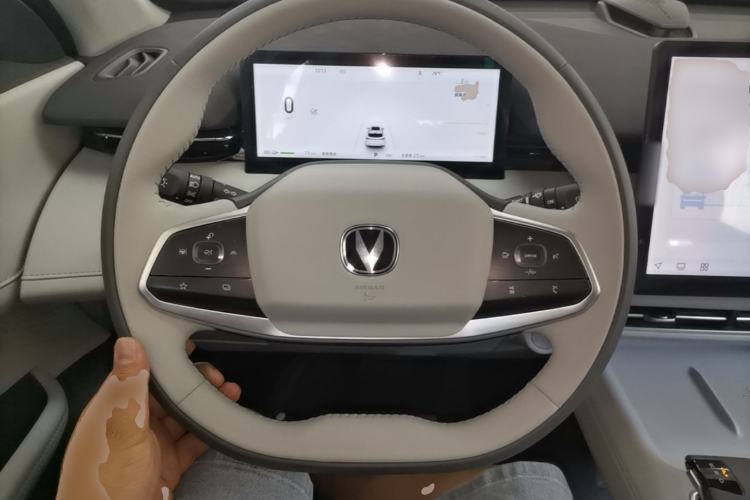 Used CHANGAN UNI-Z New Energy 2025 Smart New Blue Whale 125km Battleship Edition Steering Wheel