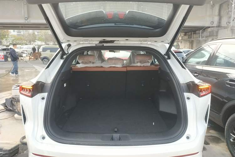 Used CHANGAN UNI-Z New Energy 2025 Model, Smart New Blue Whale 125km Battleship+ Version Trunk