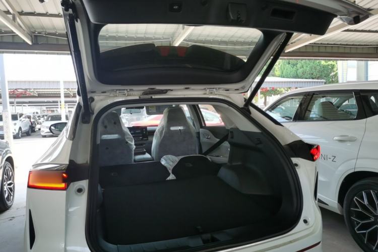Used CHANGAN UNI-Z New Energy 2025 Model, Smart New Blue Whale 125km Battleship+ Version Trunk