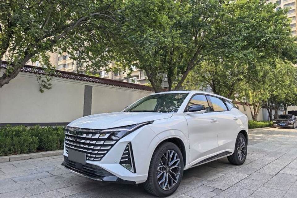 CHANGAN UNI-Z New Energy 2025