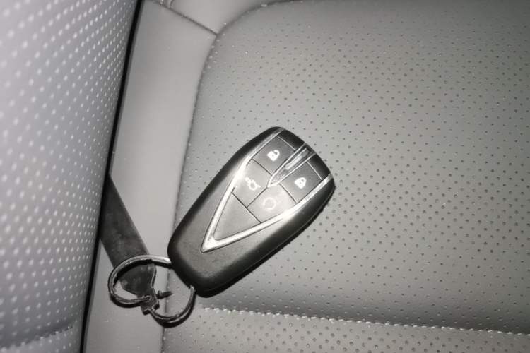 Used CHANGAN UNI-Z New Energy 2025 Model, Smart New Blue Whale 125km Battleship+ Version Vehicle Key