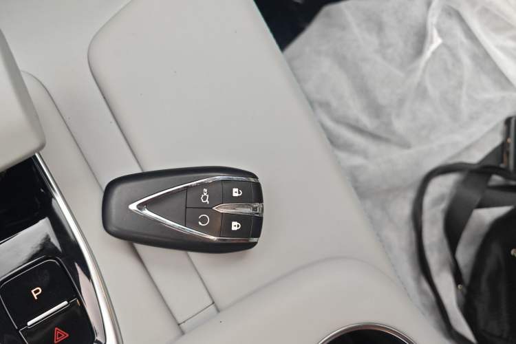Used CHANGAN UNI-Z New Energy 2025 Smart New Blue Whale 125km Battleship Edition Vehicle Key