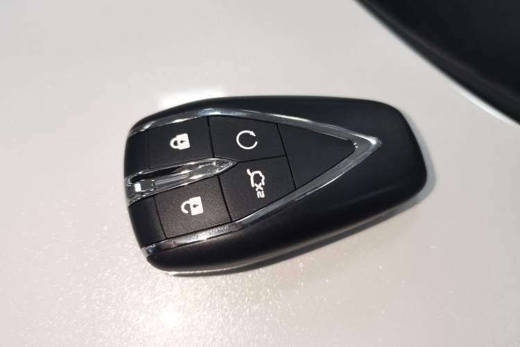 Used CHANGAN UNI-Z New Energy 2025 Model, Smart New Blue Whale 125km Battleship+ Version Vehicle Key