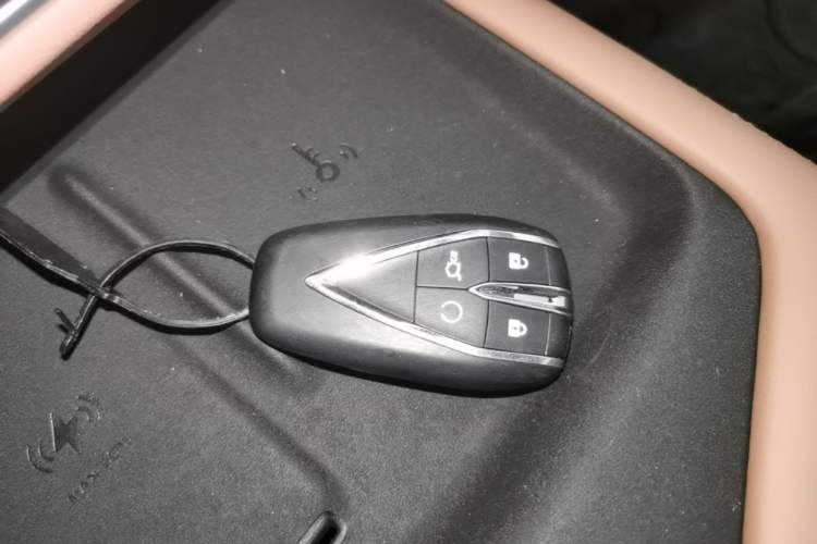 Used CHANGAN UNI-Z New Energy 2025 Model, Smart New Blue Whale 125km Battleship+ Version Vehicle Key