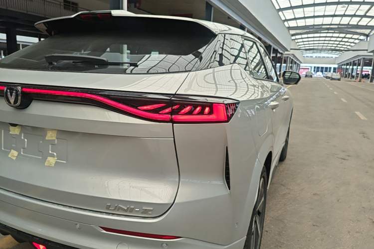Used CHANGAN UNI-Z New Energy 2026 Model Smart New Blue Whale 130km Excellence Edition Right Rear Taillight