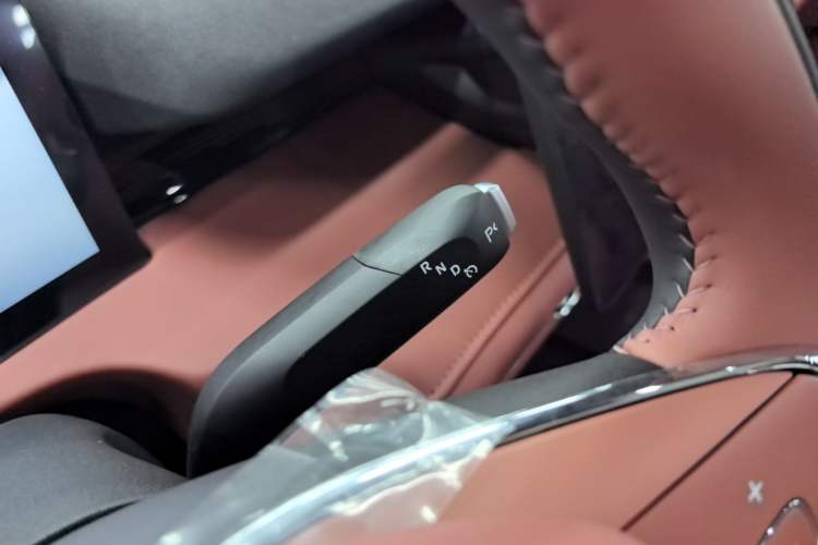 Used CHANGAN UNI-Z New Energy 2026 Model Smart New Blue Whale 130km Excellence Edition Gear Lever