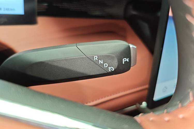 Used CHANGAN UNI-Z New Energy 2026 Model Smart New Blue Whale 130km Excellence Edition Gear Lever