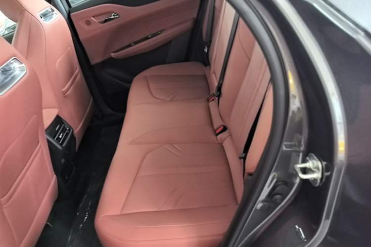 Used CHANGAN UNI-Z New Energy 2026 Model Smart New Blue Whale 130km Excellence Edition Left Rear Seat