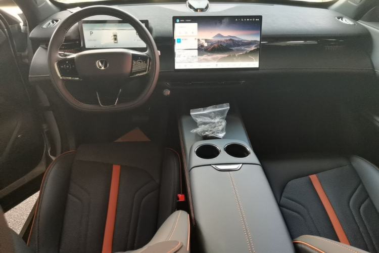 Used CHANGAN UNI-Z New Energy 2026 Model Smart New Blue Whale 130km Excellence Edition Center Console