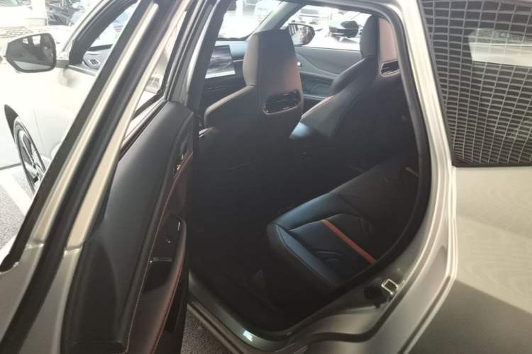 Used CHANGAN UNI-Z New Energy 2026 Model Smart New Blue Whale 130km Excellence Edition Left Rear Seat