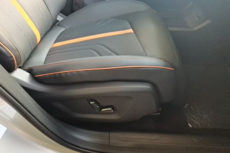 Used CHANGAN UNI-Z New Energy 2026 Model Smart New Blue Whale 130km Excellence Edition Right Front Seat