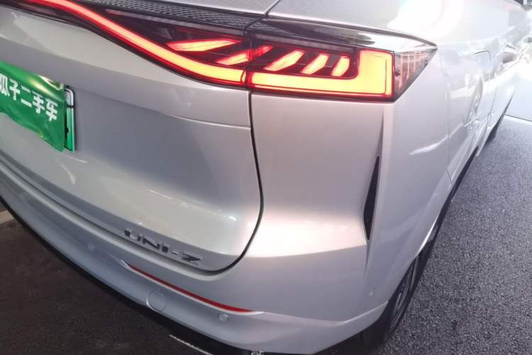 Used CHANGAN UNI-Z New Energy 2026 Model Smart New Blue Whale 130km Excellence Edition Right Rear Taillight