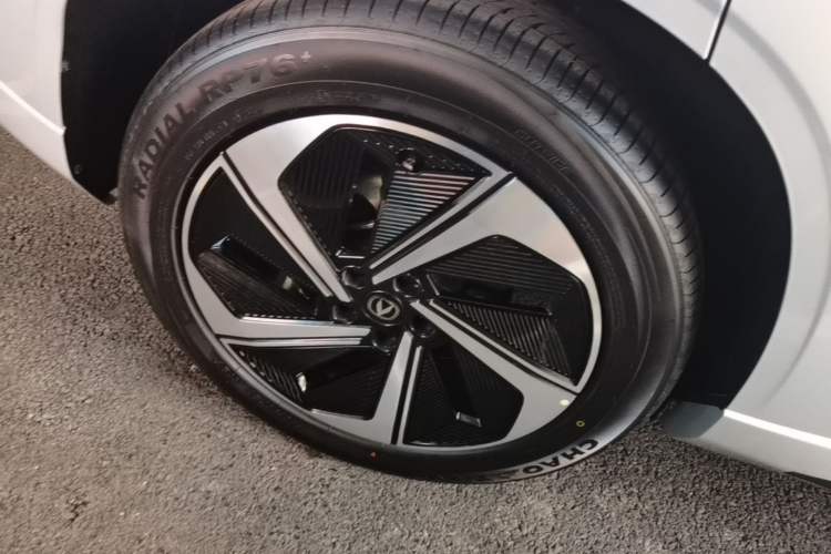 Used CHANGAN UNI-Z New Energy 2026 Model Smart New Blue Whale 130km Excellence Edition Right Rear Wheel Hub
