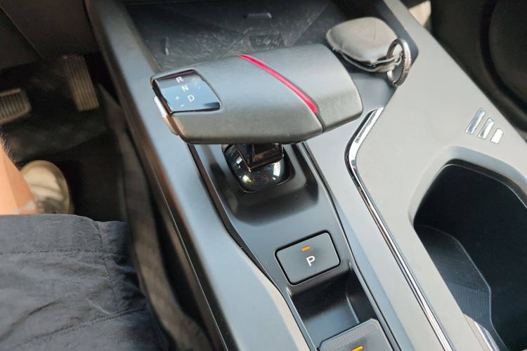 Used CHANGAN X5 PLUS 2024 1.5T DCT ZhiZun Version Gear Lever