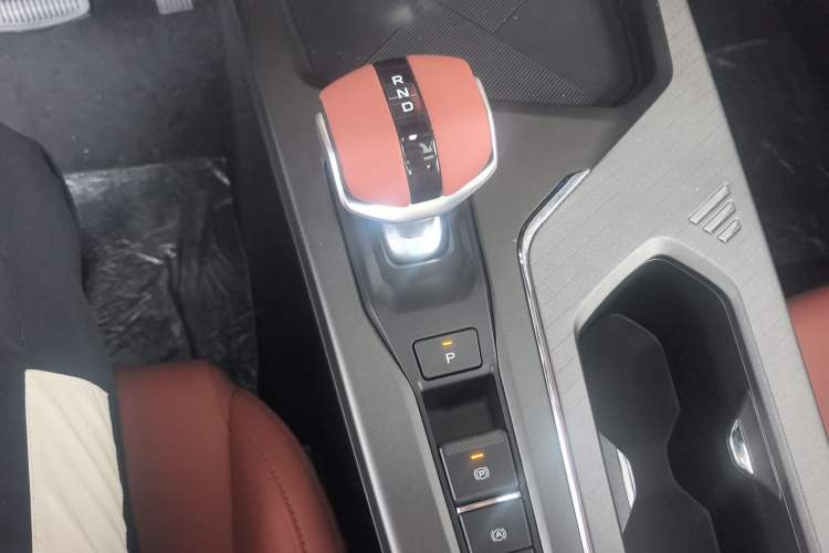 Used CHANGAN X5 PLUS 2026 Model, Second Generation, 1.5T Transcendence PRO Gear Lever