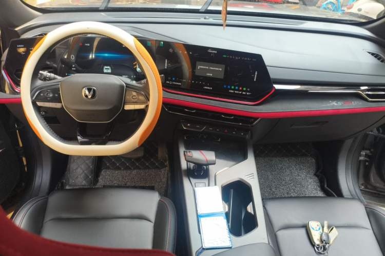 Used CHANGAN X5 PLUS 2024 1.5T DCT Excellence Edition Center Console