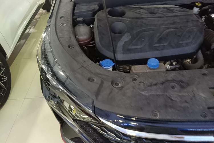 Used CHANGAN X5 PLUS 2024 1.5T DCT ZhiZun Version Engine Bay Right