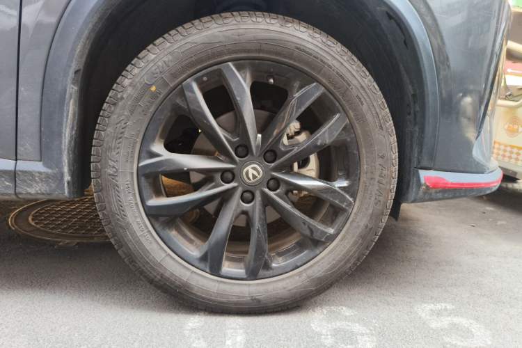 Used CHANGAN X5 PLUS 2024 1.5T DCT Excellence Edition Right Front Wheel Hub