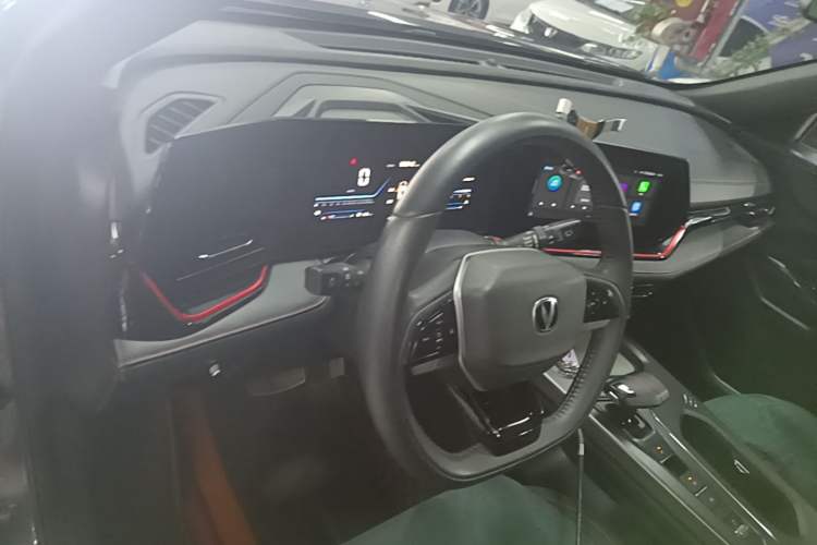 Used CHANGAN X5 PLUS 2024 1.5T DCT Enjoyment Version Center Console
