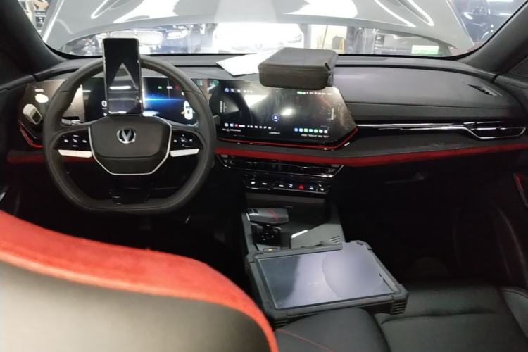 Used CHANGAN X5 PLUS 2024 1.5T DCT Excellence Edition Center Console