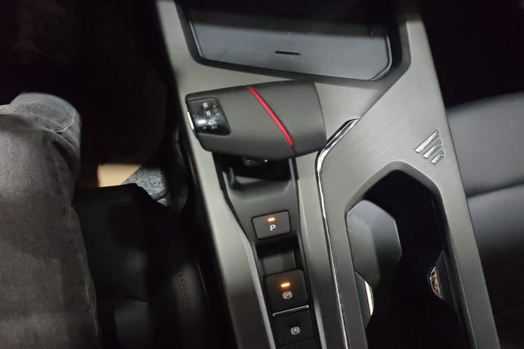 Used CHANGAN X5 PLUS 2024 1.5T DCT ZhiZun Version Gear Lever