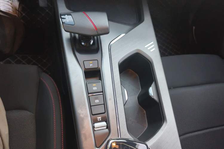 Used CHANGAN X5 PLUS 2024 1.5T DCT Enjoyment Version Gear Lever