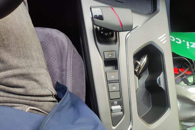 Used CHANGAN X5 PLUS 2024 1.5T DCT Smart Leading Version Gear Lever