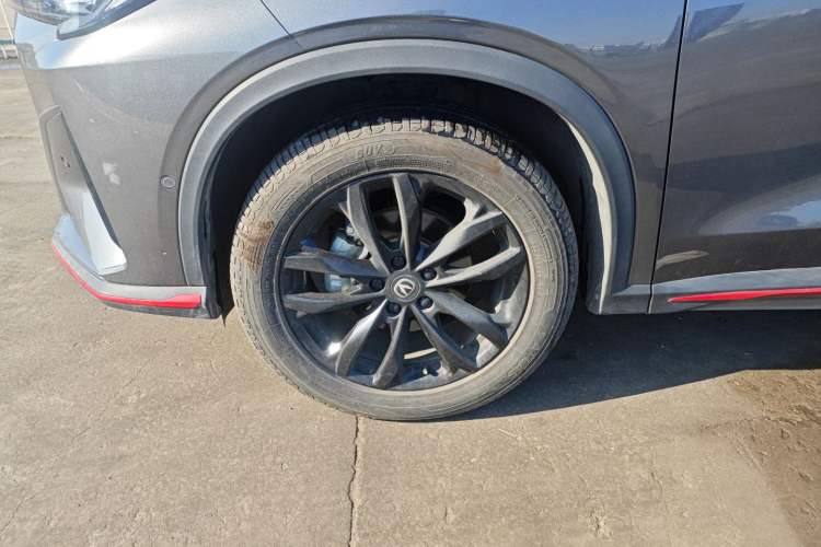 Used CHANGAN X5 PLUS 2024 1.5T DCT ZhiZun Version Left Front Wheel Hub