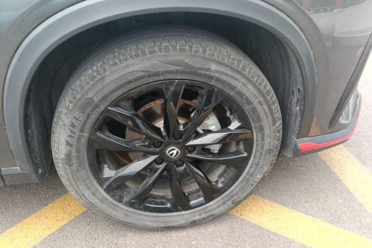 Used CHANGAN X5 PLUS 2024 1.5T DCT Excellence Edition Right Front Wheel Hub