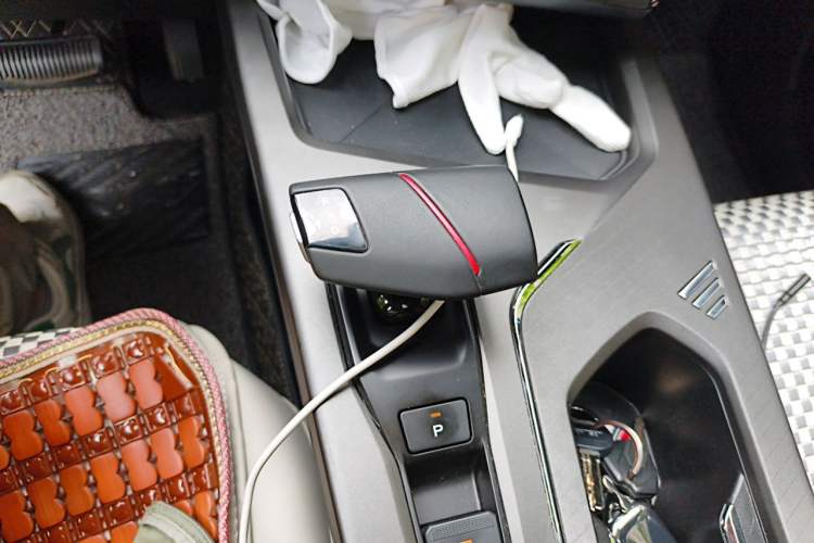 Used CHANGAN X5 PLUS 2024 1.5T DCT Pioneer Edition Gear Lever