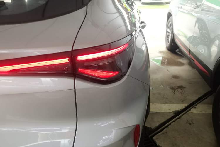 Used CHANGAN X5 PLUS 2024 1.5T DCT ZhiZun Version Right Rear Taillight