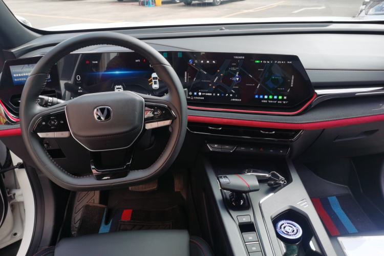 Used CHANGAN X5 PLUS 2024 1.5T DCT Excellence Edition Center Console