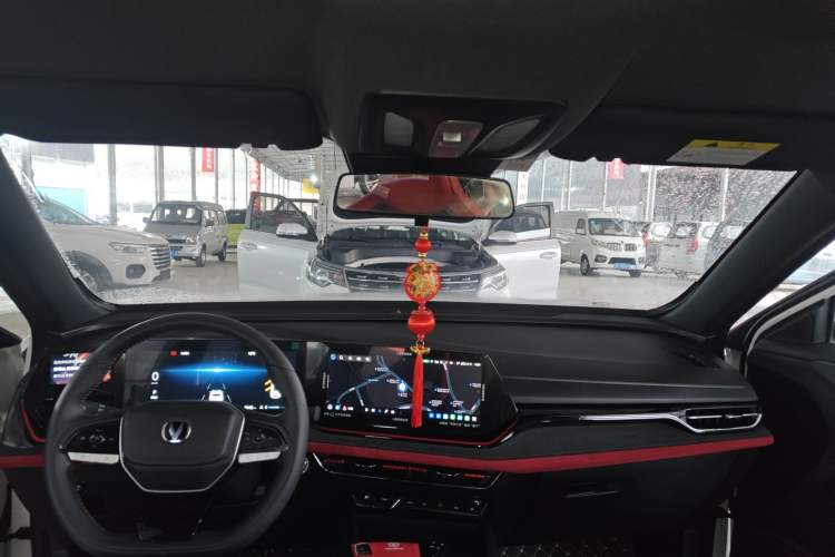 Used CHANGAN X5 PLUS 2024 1.5T DCT Excellence Edition Center Console