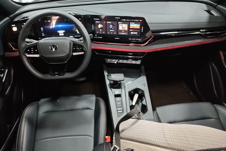 Used CHANGAN X5 PLUS 2024 1.5T DCT Excellence Edition Center Console