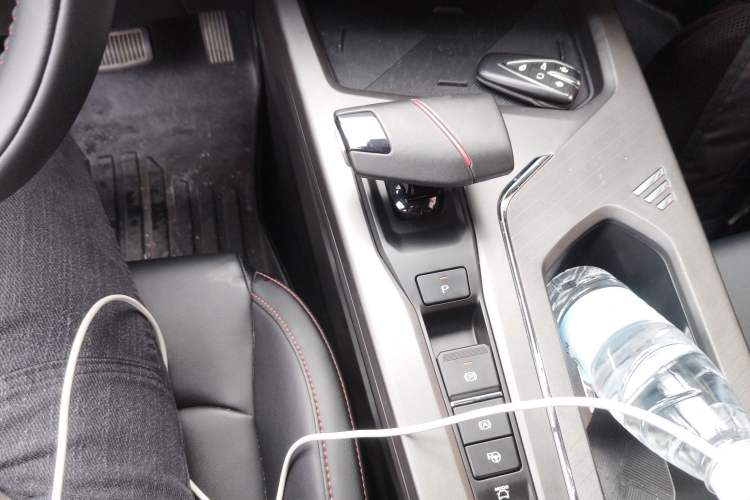 Used CHANGAN X5 PLUS 2024 1.5T DCT ZhiZun Version Gear Lever