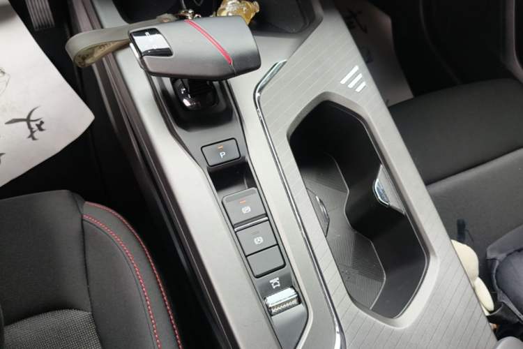Used CHANGAN X5 PLUS 2024 1.5T DCT Enjoyment Version Gear Lever
