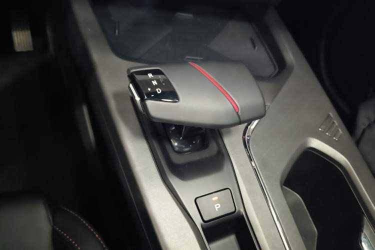 Used CHANGAN X5 PLUS 2024 1.5T DCT ZhiZun Version Gear Lever