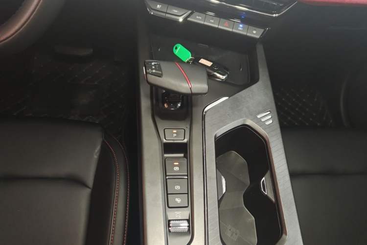 Used CHANGAN X5 PLUS 2024 1.5T DCT ZhiZun Version Gear Lever