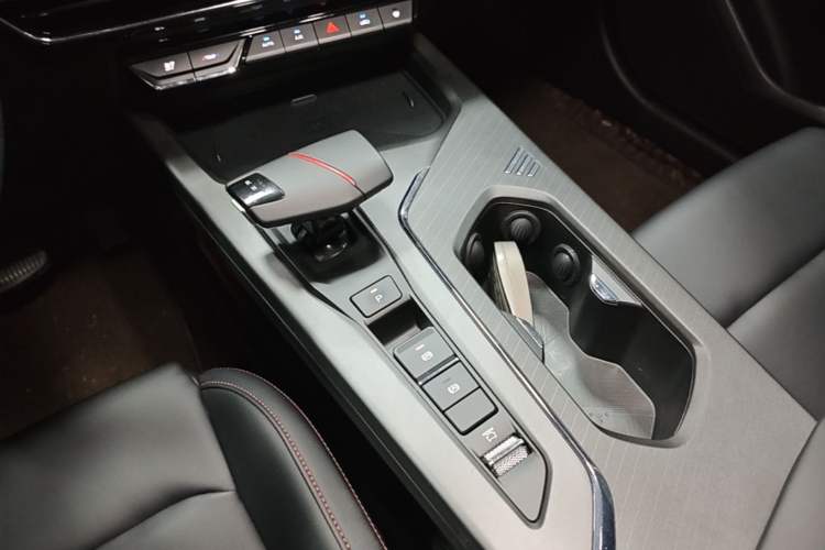 Used CHANGAN X5 PLUS 2024 1.5T DCT Excellence Edition Gear Lever