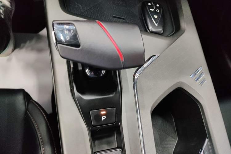 Used CHANGAN X5 PLUS 2024 1.5T DCT ZhiZun Version Gear Lever