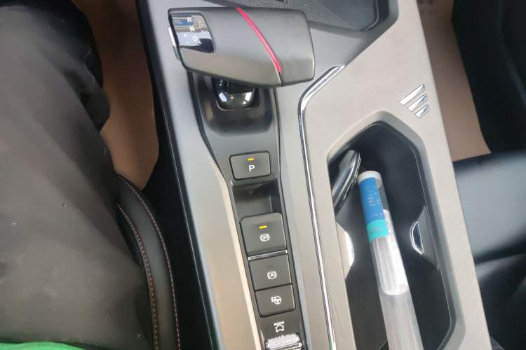 Used CHANGAN X5 PLUS 2024 1.5T DCT ZhiZun Version Gear Lever