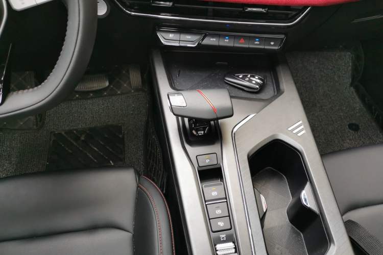 Used CHANGAN X5 PLUS 2024 1.5T DCT ZhiZun Version Gear Lever